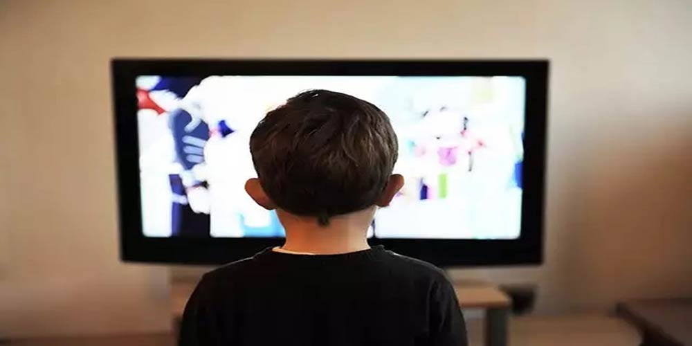 ایجاد عادات مناسب برای کودکان هنگام تلویزیون دیدن